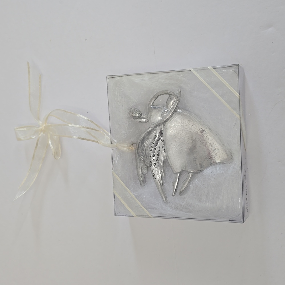 NIB SEASONS of CANNON FALLS Serenity Angel with Baby Willa Cather Ornament